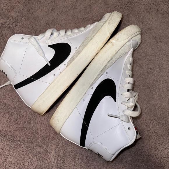 NIKE - Picture 4 of 4